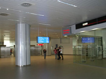 Dobner Metalldecken im Sofia-Flughafen in Bulgarien